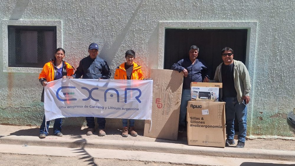 Donación computadoras en comunidades