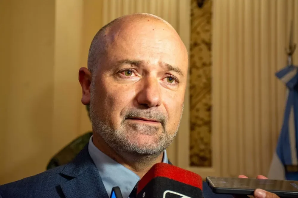 jura-ministro-mineria